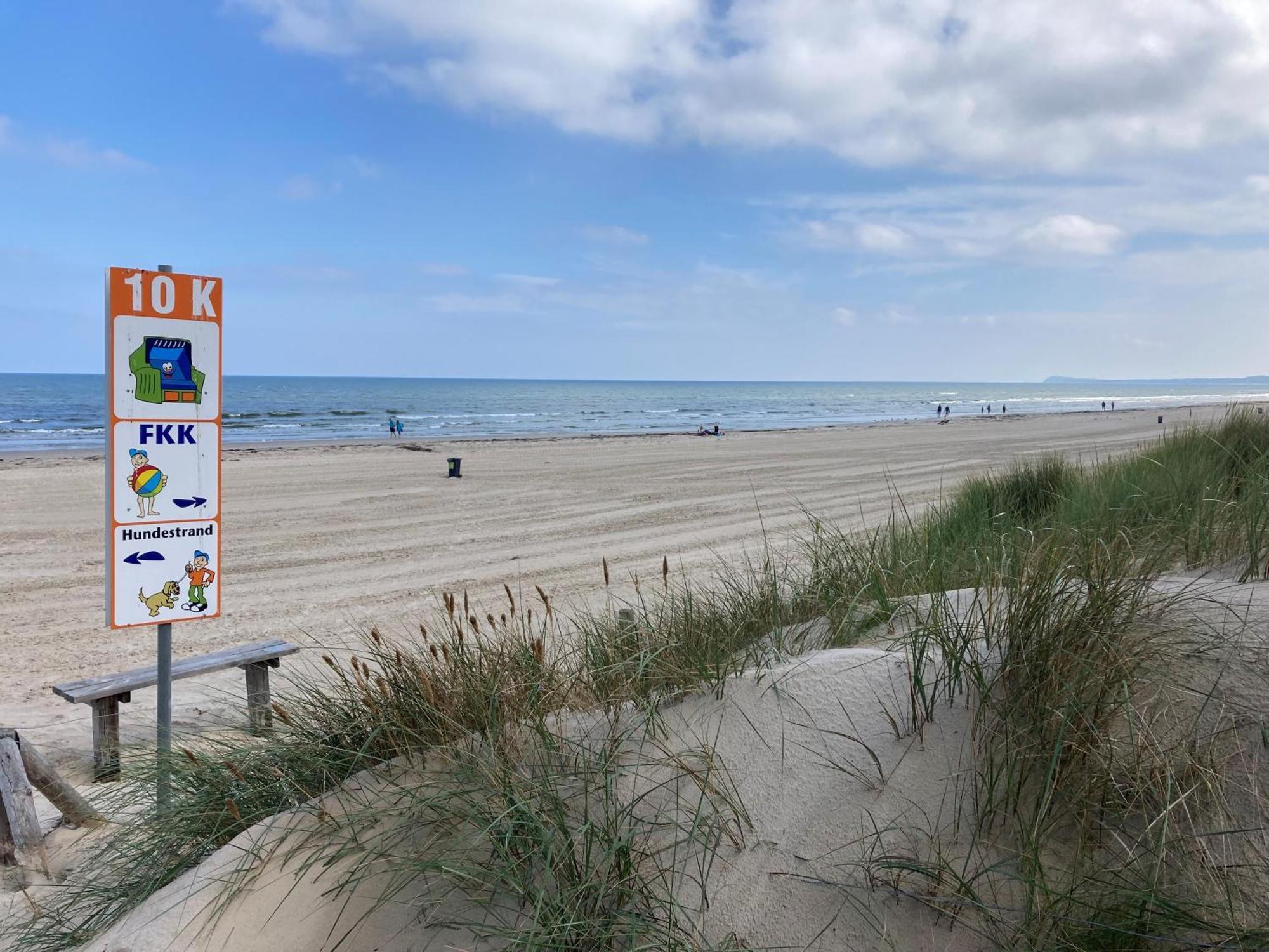 Reet Am Strand Mit Hund Karlshagen エクステリア 写真