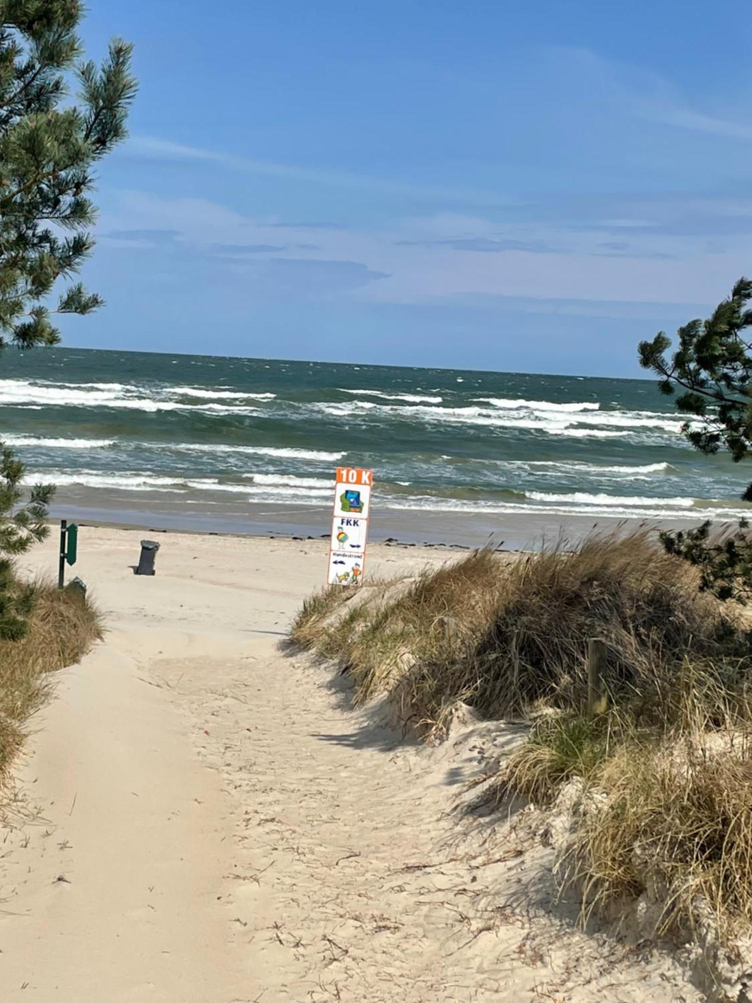 Reet Am Strand Mit Hund Karlshagen エクステリア 写真